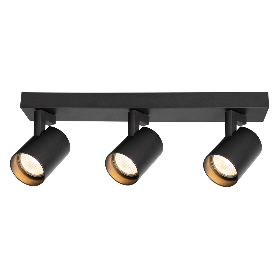 Lampa sufitowa Volf w kolorze czarnym z trzema regulowanymi reflektorami GU10, zamontowana na prostokątnej podstawie. Reflektory mają matowe wykończenie z wewnętrzną złotą powłoką, co podkreśla ich nowoczesny design.