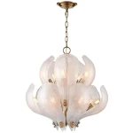 Lampa wisząca Cannes w kolorze mosiądzu z 12 źródłami światła E14. Kształt przypominający kwiaty z przezroczystymi, falistymi kloszami, zawieszona na łańcuszku z metalowym mocowaniem, umieszczona centralnie.