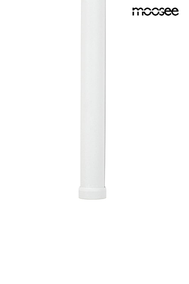 Lampa wisząca Ombre 80 w kolorze białym, wykonana z materiału metalowego, z zamontowanym źródłem LED o mocy 9W. Ujęcie frontalne pokazuje cylindryczny kształt oraz górną część lampy. W tle widoczne logo marki Moosee.