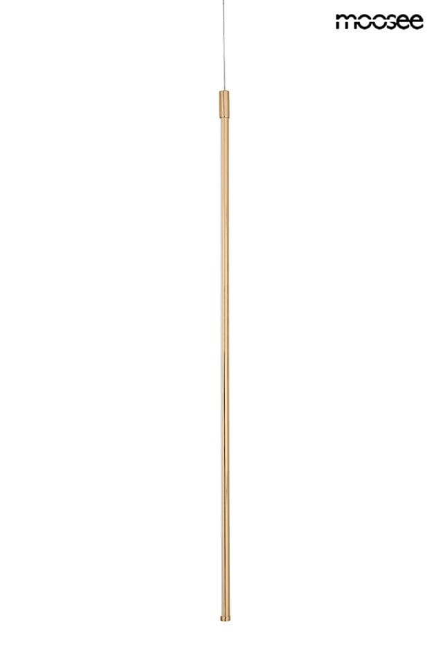 Lampa wisząca Ombre 80, wykonana z metalu, w kolorze złotym. Ma smukły, prosty kształt z pojedynczym źródłem światła LED o mocy 9W. Zawieszona na cienkim przewodzie, idealna do nowoczesnych wnętrz.