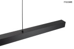 Lampa wisząca Liner w kolorze czarnym, wykonana z metalu. Prosta, prostokątna konstrukcja z wbudowanym źródłem światła LED o mocy 32W. Zawieszona na cienkim, czarnym przewodzie, ukazana z boku na białym tle.
