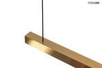 Lampa wisząca Linus 100 w kolorze złotym, z prostokątnym metalowym kloszem. Zawieszona na cienkim, czarnym kablu. Zastosowanie LED 1x17W. Widok z boku na gładką powierzchnię lampy.