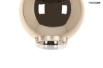 Lampa wisząca Ojo w kolorze złotym, wykonana z metalu i szkła, z okrągłą, gładką kopułą. Widoczny metalowy pierścień z wykończeniem wzdłużnym na dolnej krawędzi. Ujęcie z dołu, ukazujące detal lampy oraz jej elegancki design.