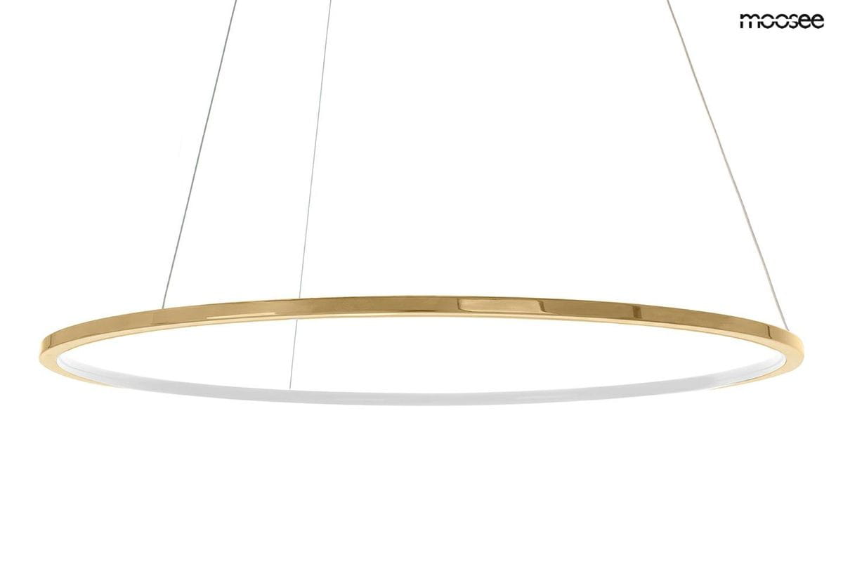 Złota lampa wisząca Ring Slim 150 z pilotem, o okrągłym kształcie. Wykonana z metalu, z białym kloszem LED. Wisi na cienkich linkach, prezentując nowoczesny design, idealna do różnych wnętrz.