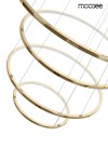 Lampa wisząca Ring Slim L w kolorze złotym z pięcioma diodami LED, składająca się z trzech okręgów o różnej średnicy, zawieszona na cienkich linkach. Produkt widoczny z góry, na białym tle, z logo producenta w rogu.
