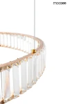 Złota lampa wisząca Liberty 3B z trzema źródłami LED, o okrągłej konstrukcji z przezroczystymi, prostokątnymi elementami. Widoczny detal zawieszenia na cienkim przewodzie oraz dekoracyjne wykończenie z kryształowymi akcentami.