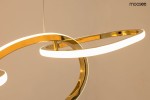 Złota lampa wisząca Jazz z pięcioma źródłami LED, o nowoczesnej formie z okrągłymi, lśniącymi elementami. Ujęcie z góry, pokazujące detale konstrukcji i podświetlenie. Tło w jasnym kolorze, skupiające uwagę na lampie.