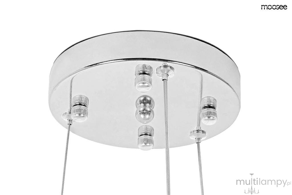 Lampa wisząca Monete 60 z chromowanym, okrągłym stelażem, zawieszona na cienkich linkach. Posiada 12 gniazd G4, które są widoczne na dolnej stronie stelaża. Proste, nowoczesne wzornictwo, idealna do minimalistycznych wnętrz.