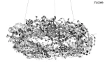 Lampa wisząca Monete 60 w kolorze chromu, o okrągłym, ażurowym kształcie, z dekoracyjnymi elementami w postaci metalicznych okręgów. Zawieszona na cienkich linkach, idealna do nowoczesnych wnętrz. Wymaga 12 żarówek G4.