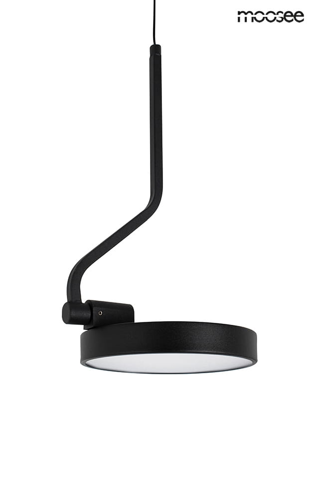 Lampa wisząca Flat 3xLED/30W w kolorze czarnym, z okrągłym kloszem i minimalistycznym, metalowym ramieniem. Ujęcie z boku, zawieszona na cienkim przewodzie. Prosta, nowoczesna konstrukcja, idealna do współczesnych wnętrz.