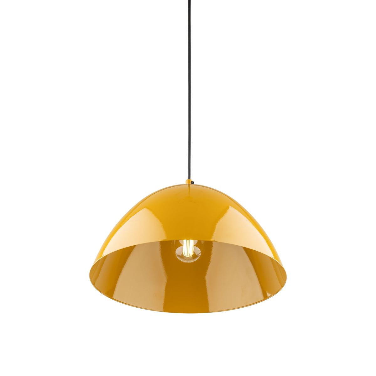Lampa wisząca Faro D34 w kolorze ochra z metalowym, połyskującym kloszem w kształcie półkuli. Zawieszona na czarnym przewodzie, z widoczną żarówką E27 wewnątrz klosza.