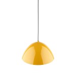 Lampa wisząca Faro D34 w kolorze ochry, o zaokrąglonym kształcie, zawieszona na czarnym przewodzie. Posiada miejsce na jedną żarówkę E27. Wysoka, błyszcząca powierzchnia podkreśla jej nowoczesny design.