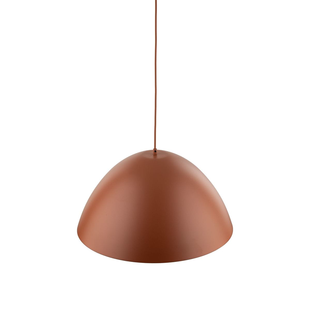 Lampa wisząca Faro D50 w kolorze ceglastym, z jedną oprawą E27. Ma zaokrąglony, matowy klosz w kształcie półkuli, zawieszony na cienkim przewodzie. Produkt prezentowany na jasnym tle.