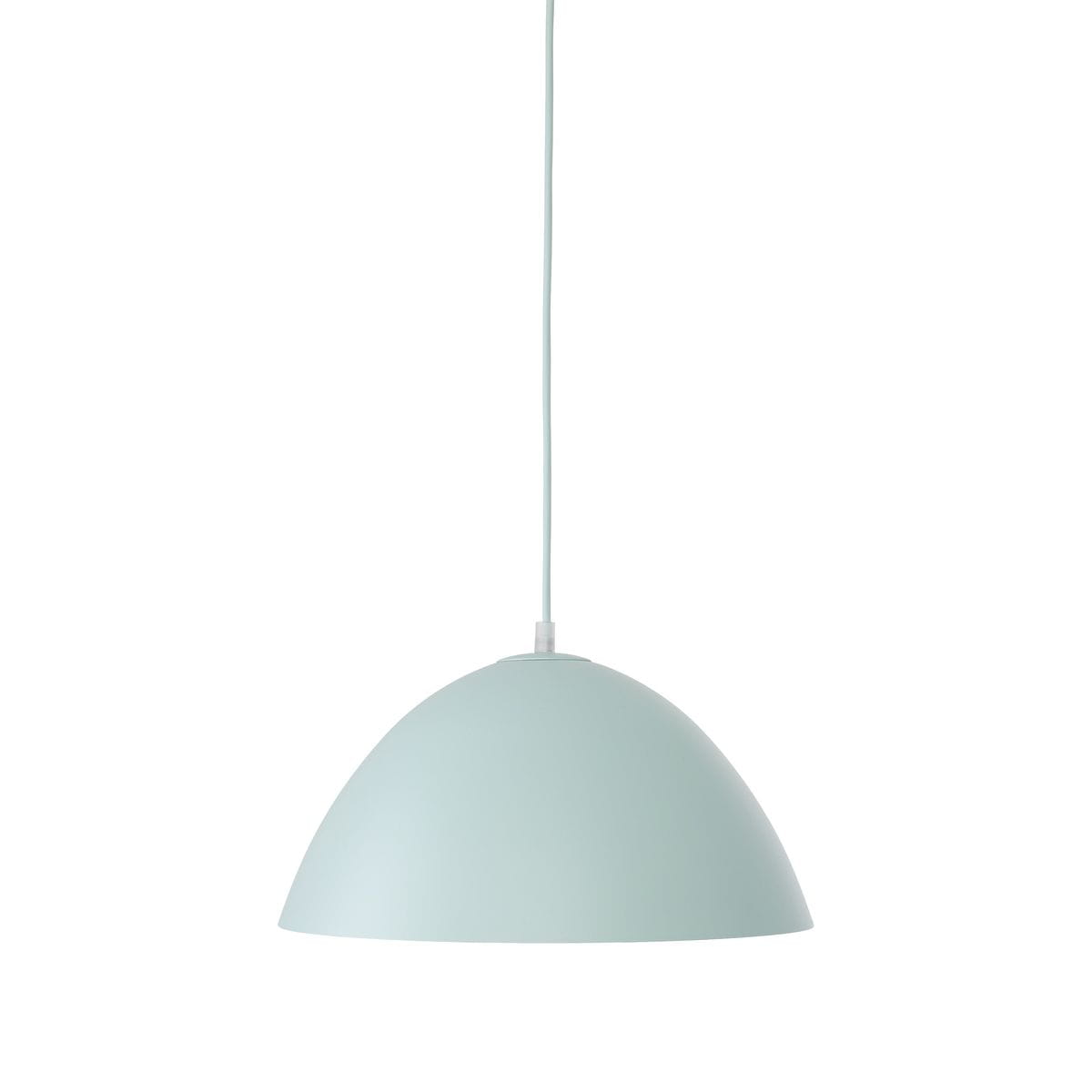 Lampa wisząca Faro D34 w kolorze miętowym, z metalowym kloszem w kształcie półkuli. Zawieszona na cienkim przewodzie, przeznaczona do żarówki E27. Prosty, elegancki design na białym tle.