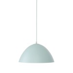 Lampa wisząca Faro D34 w kolorze miętowym, z metalowym kloszem w kształcie półkuli. Zawieszona na cienkim przewodzie, przeznaczona do żarówki E27. Prosty, elegancki design na białym tle.