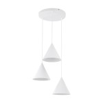 Lampa wisząca Cono z trzema kloszami w kształcie stożków, wykonana w białym kolorze. Ujęcie z góry, z długimi przewodami. Montaż sufitowy z okrągłą podstawą. Przeznaczona do żarówek E27.