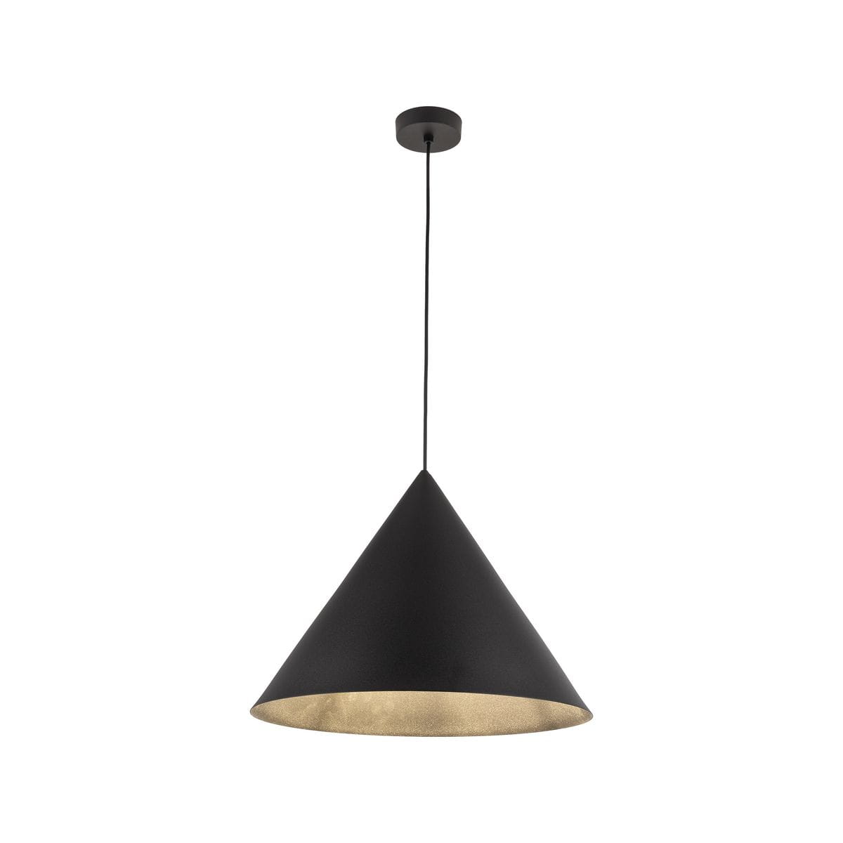 Czarna lampa wisząca Cono D50 o kształcie stożka, zawieszona na cienkim kablu. Wnętrze klosza w kolorze złotym, stworzona do montażu z jedną żarówką E27. Prosta forma, umieszczona na białym tle.