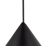 Lampa wisząca Cono D50 w kolorze czarnym, wykonana z matowego materiału. Posiada stożkowy kształt z wąskim, prostym mocowaniem. Ujęcie z dołu, ukazujące detal górnej części lampy. Idealna do nowoczesnych wnętrz.