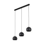 Lampa wisząca Zoe w kolorze czarnym z trzema okrągłymi kloszami zawieszonymi na cienkich linkach. Utrzymana na prostokątnej podstawie. Klosze mają matową powierzchnię, co podkreśla minimalistyczny design.
