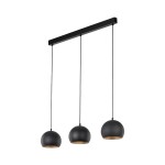 Lampa wisząca Zoe z trzema kloszami w kształcie kul, w kolorze czarnym z metalicznym wykończeniem wewnętrznym. Zawieszona na cienkich linkach, przymocowana do prostokątnej podstawy. Idealna do nowoczesnych wnętrz.