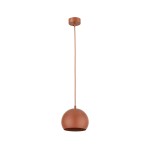 Lampa wisząca Zoe D17 w kolorze ceglastym, z pojedynczym gniazdem E27. Posiada okrągły klosz o matowej fakturze, zawieszony na cienkim przewodzie. Ujęcie frontalne pokazuje całą konstrukcję i jej kształt.