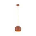 Lampa wisząca Zoe D17 z jednym gwintem E27 w kolorze ceglastym. Okrągła, matowa kula zawieszona na cienkim przewodzie, z widocznym wnętrzem w kolorze pomarańczowym. Ujęcie frontalne, prezentujące lampę w pionie.