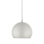 Beżowa lampa wisząca Zoe D17 o kształcie półkulistym, zawieszona na białym przewodzie. Wykonana z matowego materiału, przeznaczona na żarówkę E27. Prosty, nowoczesny design, idealna do różnych aranżacji wnętrz.