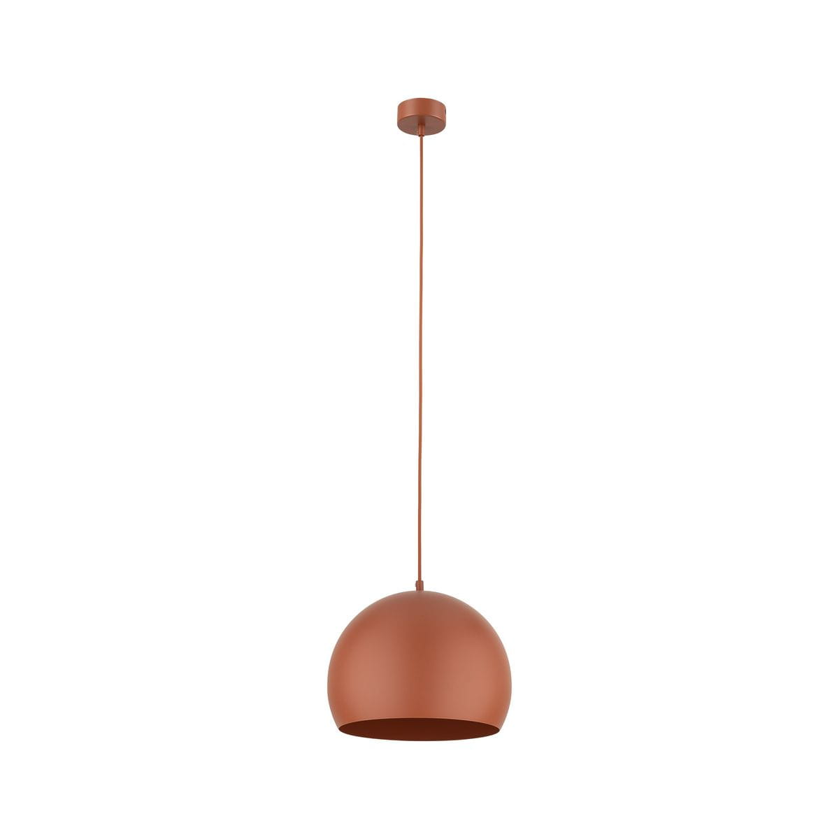 Lampa wisząca Zoe D27 w kolorze ceglastym, z metalowym kloszem w kształcie półkuli, zawieszona na cienkim przewodzie. Montaż sufitowy, przeznaczona na żarówkę E27. Prosty design, idealna do nowoczesnych wnętrz.
