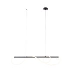 Lampa wisząca Laguna z czarnym metalowym stelażem i elastycznym białym elementem LED. Zawieszona na cienkich żyłkach, z okrągłym mocowaniem sufitowym. Prosta, nowoczesna forma, idealna do wnętrz. Wymiary i szczegóły konstrukcji nie są widoczne.