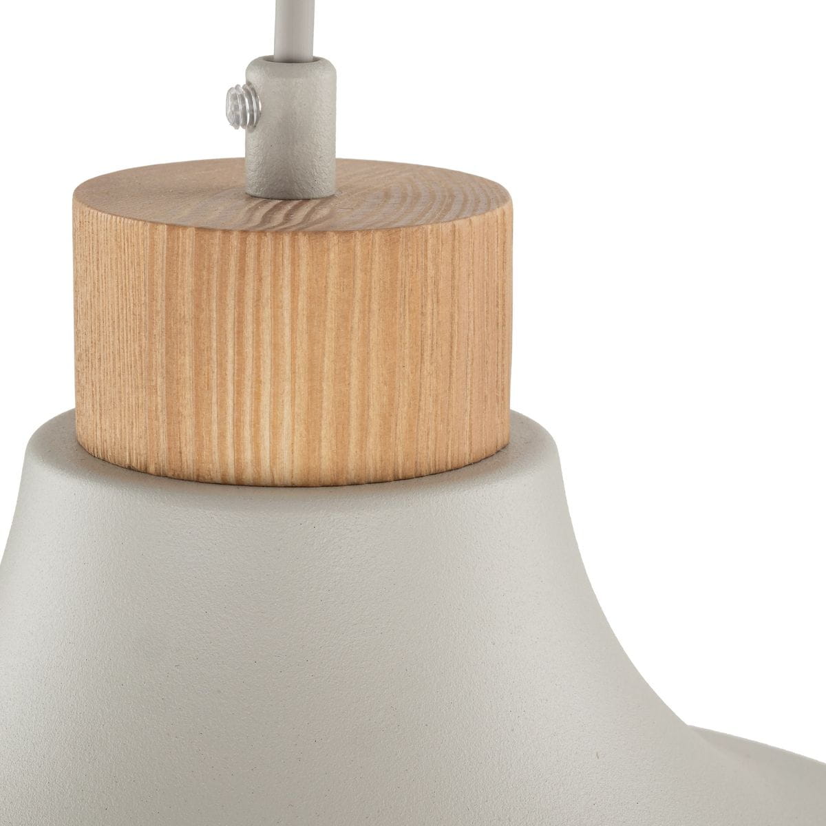 Beżowa lampa wisząca Cap z oprawą E27, z drewnianym elementem na górze. Kształt oprawy jest zaokrąglony, matowa powierzchnia. Widoczny detal mocowania, podkreślający nowoczesny styl.