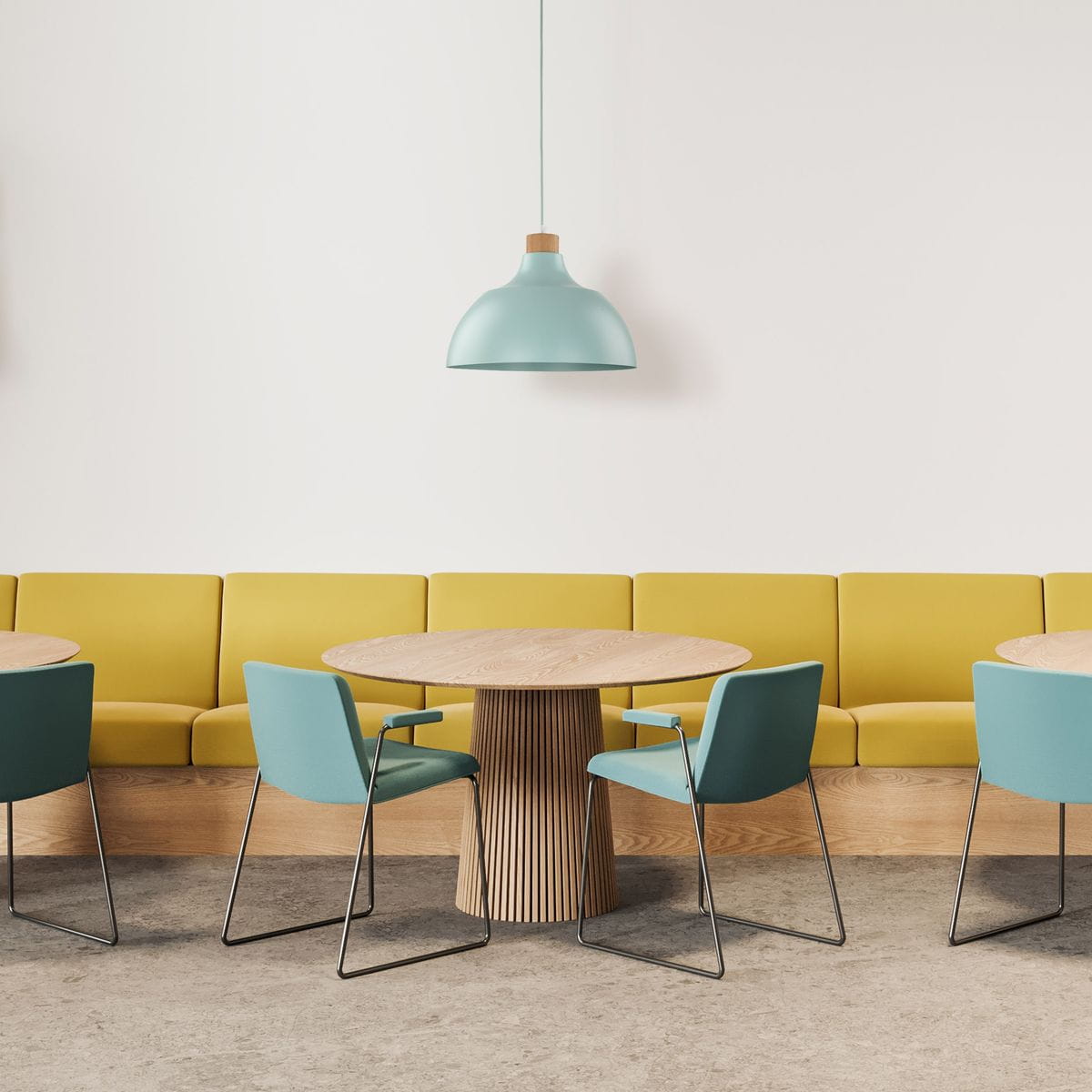 Lampa wisząca Cap 1xE27 w kolorze miętowym, o zaokrąglonym kształcie i drewnianym detalu u góry, zawieszona nad okrągłym stołem. W tle widoczna żółta kanapa i niebieskie krzesła w nowoczesnej aranżacji.