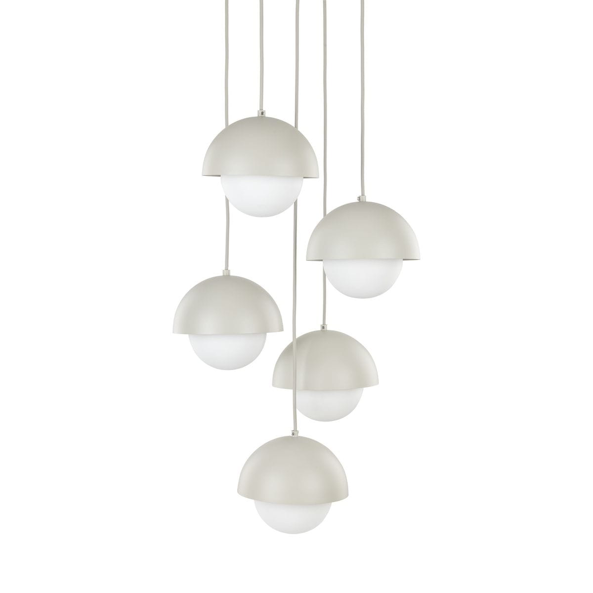 Lampa wisząca Bono w kolorze beżowym, z pięcioma kloszami w formie półkul, wykonana z matowego materiału, z białymi szklanymi kulami. Zawieszona na cienkich linkach, tworzy nowoczesny efekt świetlny. Idealna do aranżacji wnętrz.