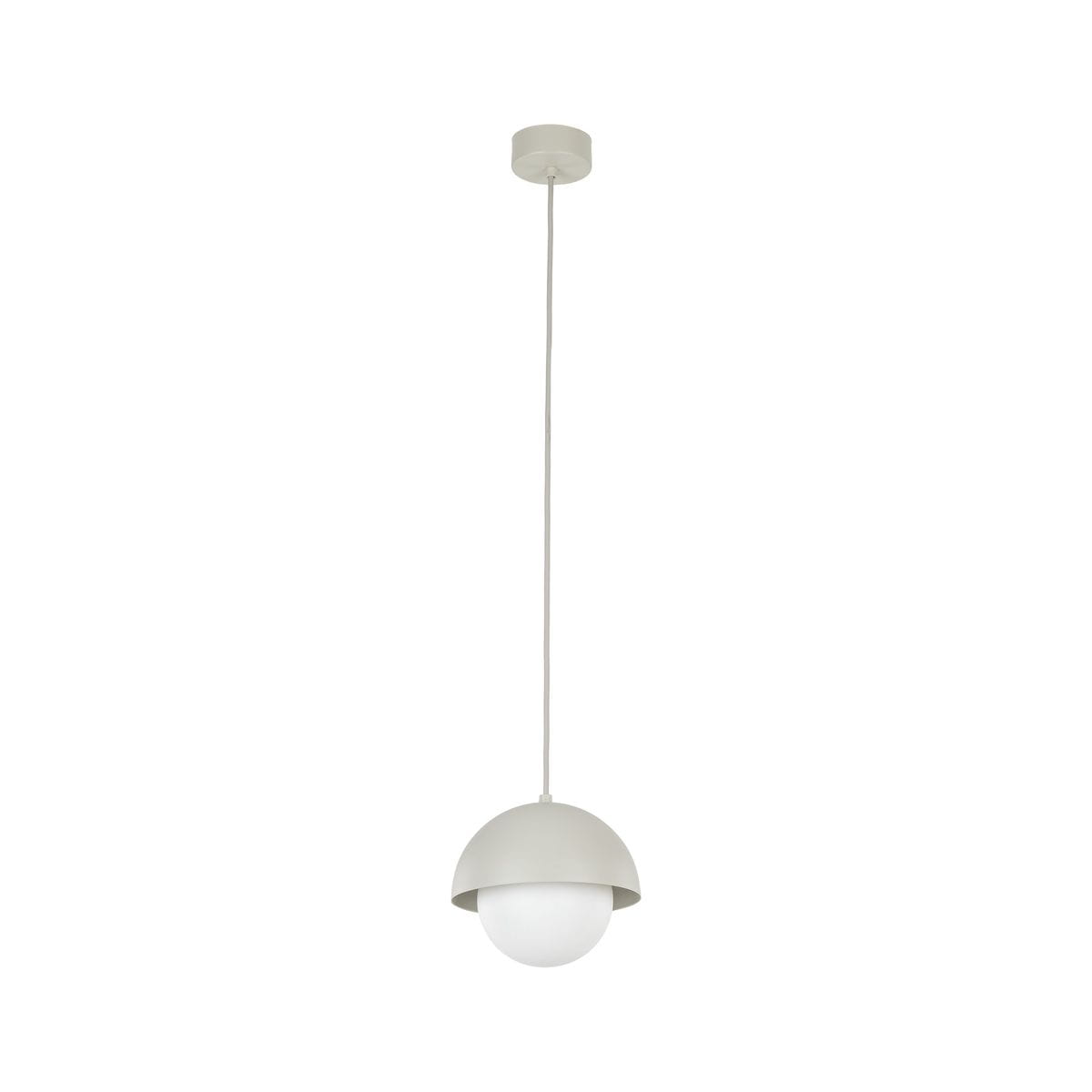 Lampa wisząca Bono D17 w kolorze beżowym, z jednym gniazdem G9. Okrągła, matowa klosz z białym, szklanym elementem, zawieszona na cienkim przewodzie. Prosta, nowoczesna forma, montowana sufitowo. Tło jednolite, jasne.