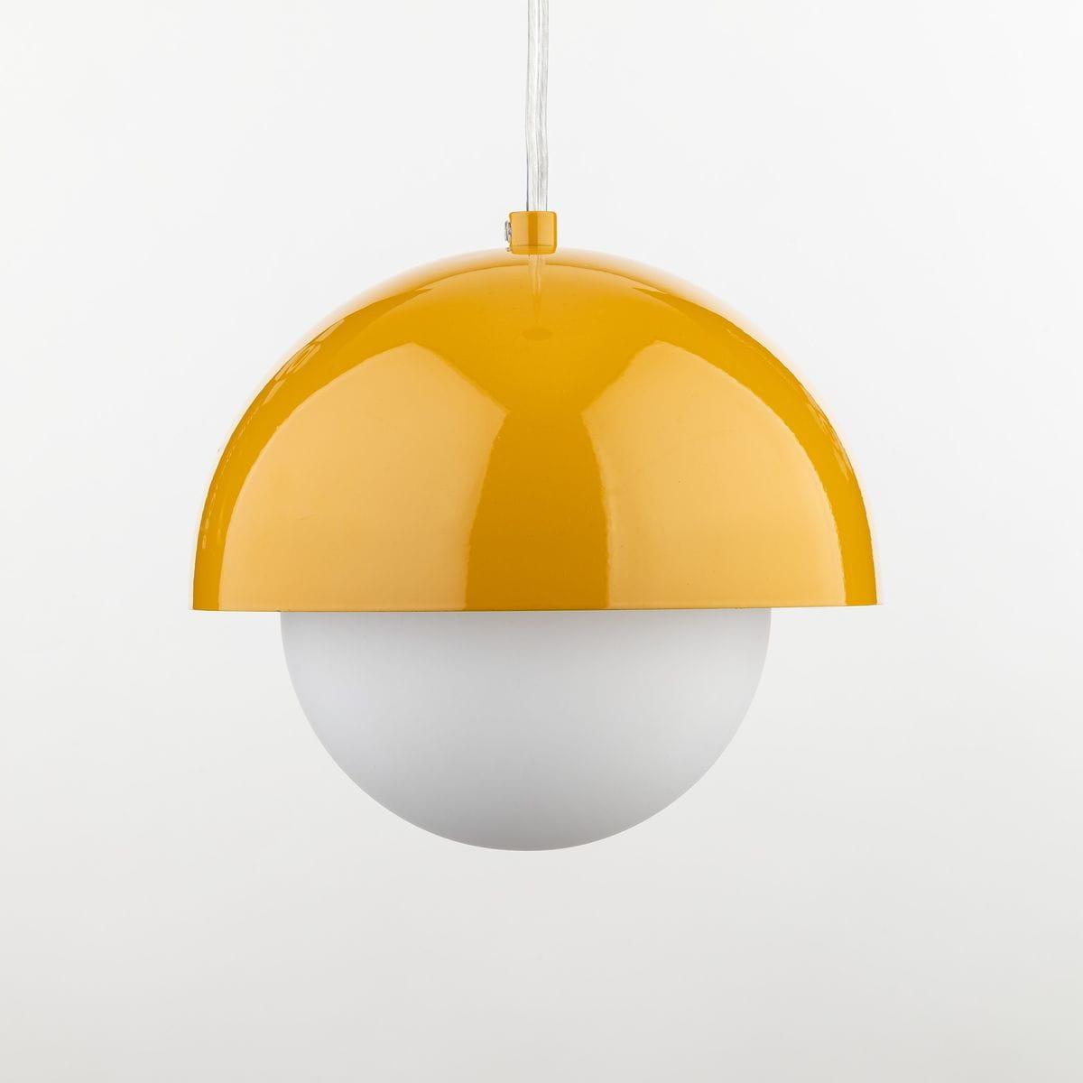 Lampa wisząca Bono D17 z żółtą, błyszczącą kopułą i matowym, białym kloszem. Zawieszona na przezroczystym przewodzie. Stylowy design, idealna do nowoczesnych wnętrz.