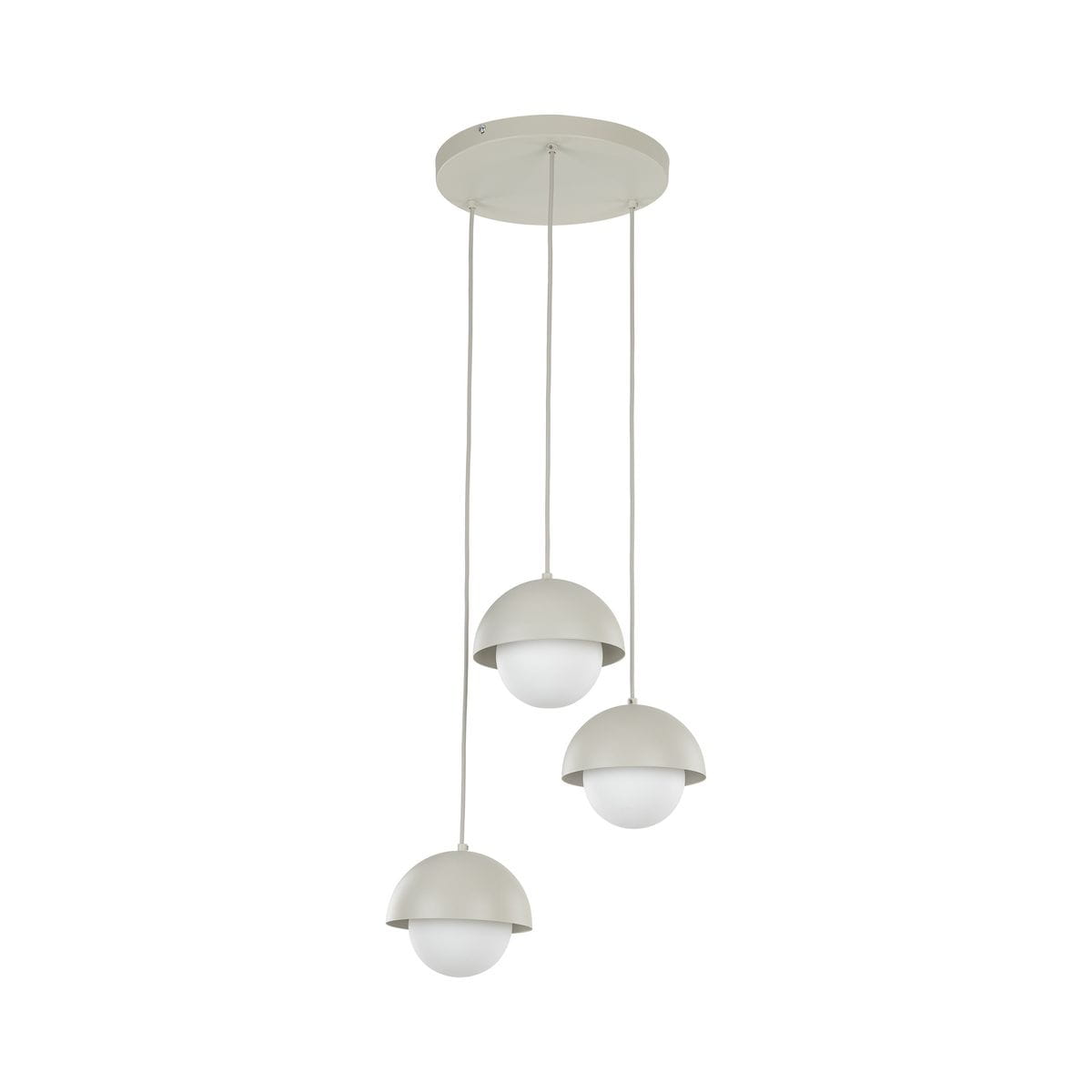 Beżowa lampa wisząca Bono z trzema kulistymi kloszami, zawieszona na długich linkach. Klosze mają półokrągłe, matowe dno i szklane górne części, co tworzy nowoczesny design. Montowana do sufitu, idealna do wnętrz o minimalistycznym charakterze.