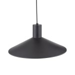 Lampa wisząca Jump 1xE27 w kolorze czarnym, o kształcie stożkowym. Wisi na cienkim przewodzie, z metalowym mocowaniem. Matowa powierzchnia podkreśla nowoczesny design. Idealna do minimalistycznych wnętrz.