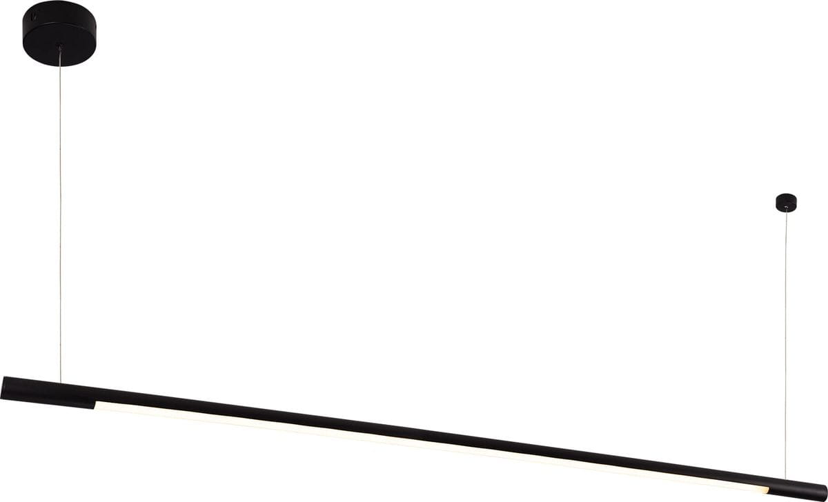 Lampa wisząca Organic 150 w kolorze czarnym z jedną diodą LED o mocy 26W. Produkt jest zamontowany na suficie, z długim, prostym kloszem w formie poziomej belki. W tle widoczny jest sufit, co podkreśla elegancki design lampy.