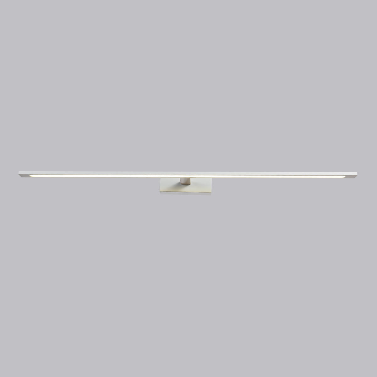 Kinkiet LED Isla IP44 w kolorze chromowanym, o długości 96 cm i mocy 32 W. Posiada prostokątną, minimalistyczną formę z zamontowanym źródłem światła na górze. Ujęcie frontalne, na jednolitym tle. Idealny do nowoczesnych wnętrz.