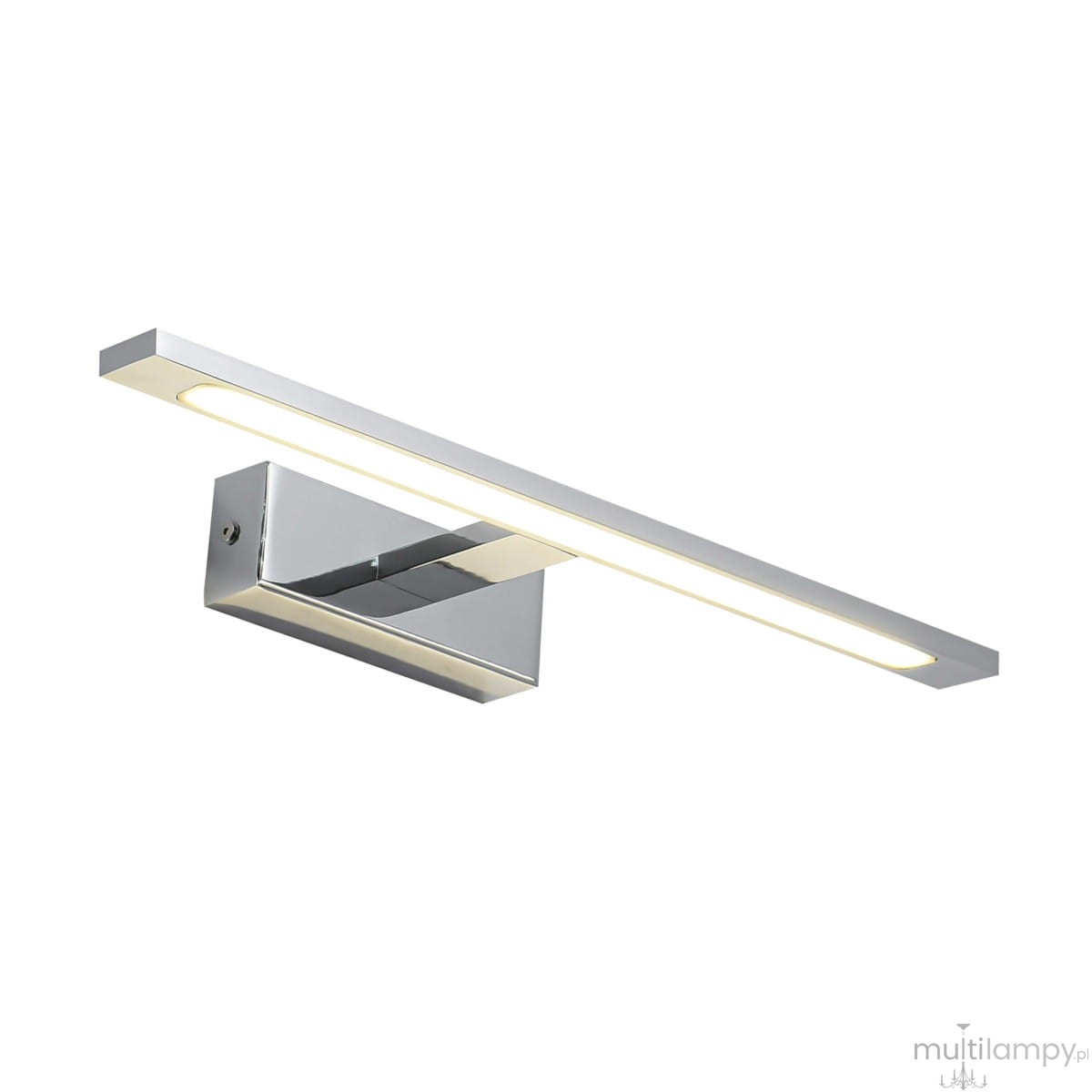 Kinkiet LED Isla IP44 w kolorze chromu, prostokątny, z wbudowanym źródłem światła. Ujęcie z boku, z widoczną metalową obudową i cienką linią światła. Idealny do nowoczesnych wnętrz.