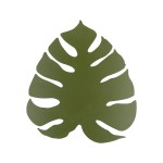 Kinkiet Monstera XL w kształcie liścia, w kolorze zielonym, wykonany z matowego materiału. Produkt z widocznymi nacięciami, montowany na ścianie, idealny do wnętrz w stylu naturalnym. Wymiary i detale montażowe nie są widoczne.