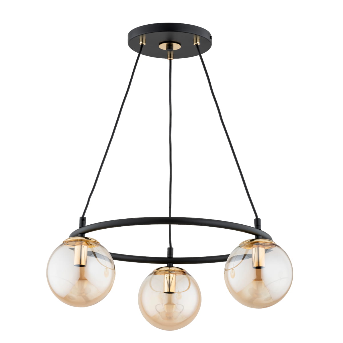 Lampa wisząca Ringo z trzema kulistymi kloszami w bursztynowym kolorze, zawieszona na czarnym metalowym stelażu. Klosze mają złote detale, całość w nowoczesnym stylu, idealna do wnętrz. Ujęcie z dołu, ukazujące detal konstrukcji.