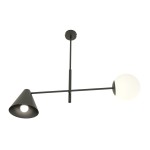 Lampa wisząca Hermes w kolorze czarnym, z metalowym kloszem stożkowym i okrągłym, matowym kloszem szklanym. Ujęcie z góry, zawieszona na długim przewodzie. Oświetlenie z dwoma źródłami światła: E27 i E14. Prosty design, idealna do nowoczesnych wnętrz.