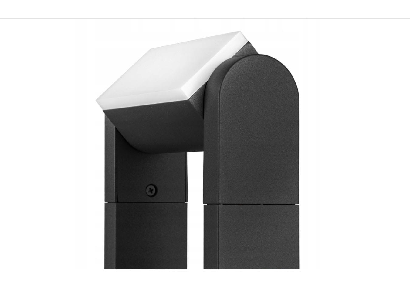 Lampa stojąca ogrodowa Santina LED H50, w kolorze antracytowym. Posiada kwadratowy klosz z białego materiału, zamontowany na prostokątnym słupku. Ujęcie z boku, ukazujące detale konstrukcji i mocowanie.