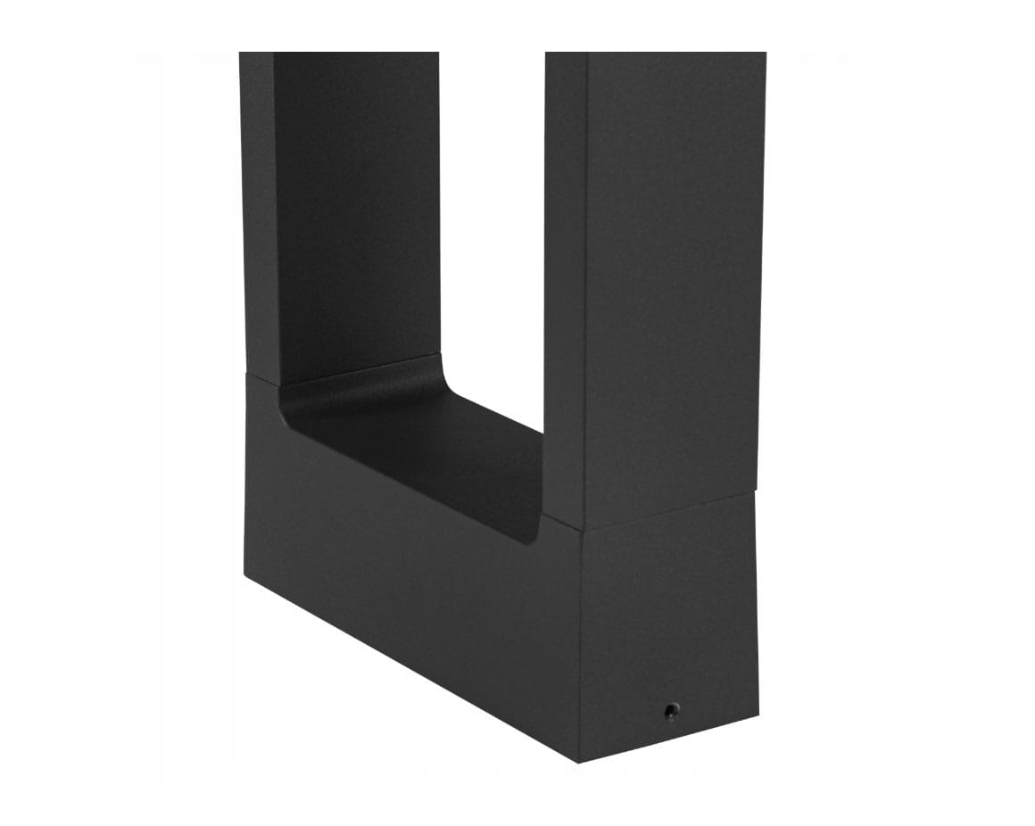 Lampa stojąca ogrodowa Santina LED H50 w kolorze antracytowym, o prostokątnym kształcie. Widoczny detal podstawy i struktura materiału, umiejscowiona w pionie. Idealna do oświetlenia przestrzeni na zewnątrz.