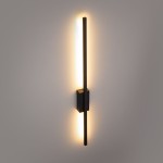 Kinkiet Flash 1xLED/12W w kolorze czarnym, zamontowany na ścianie, z prostokątnym korpusem i dwoma pionowymi źródłami światła, emitującymi ciepłe światło. Minimalistyczny design, idealny do nowoczesnych wnętrz.