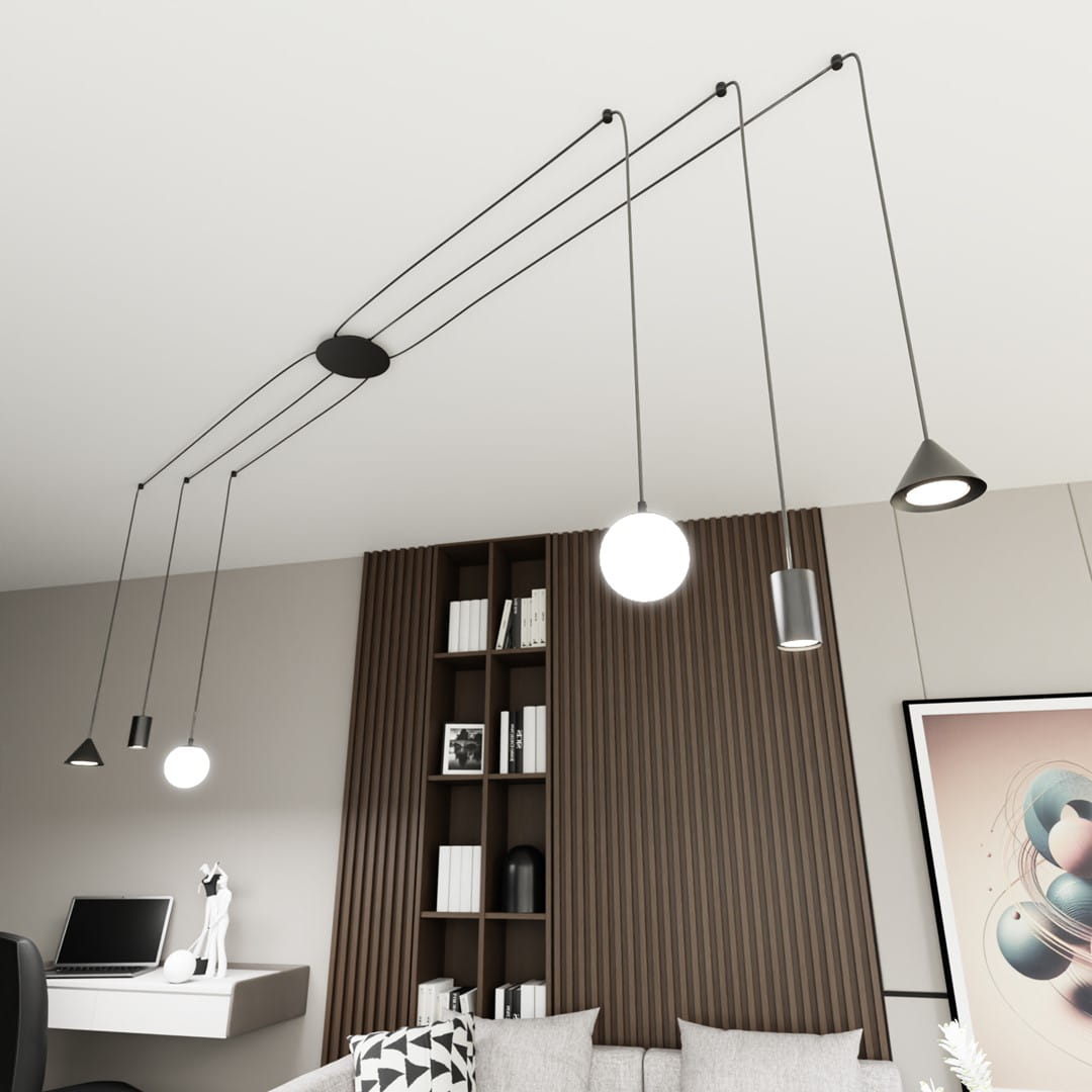 Lampa wisząca Fuji w kolorze czarnym z sześcioma źródłami światła E14/GU10/GX53. Zawieszona na długich kablach, w nowoczesnym stylu, umieszczona w aranżacji z półkami i biurkiem. Widać różne kształty kloszy: kulisty, stożkowy i cylindryczny.