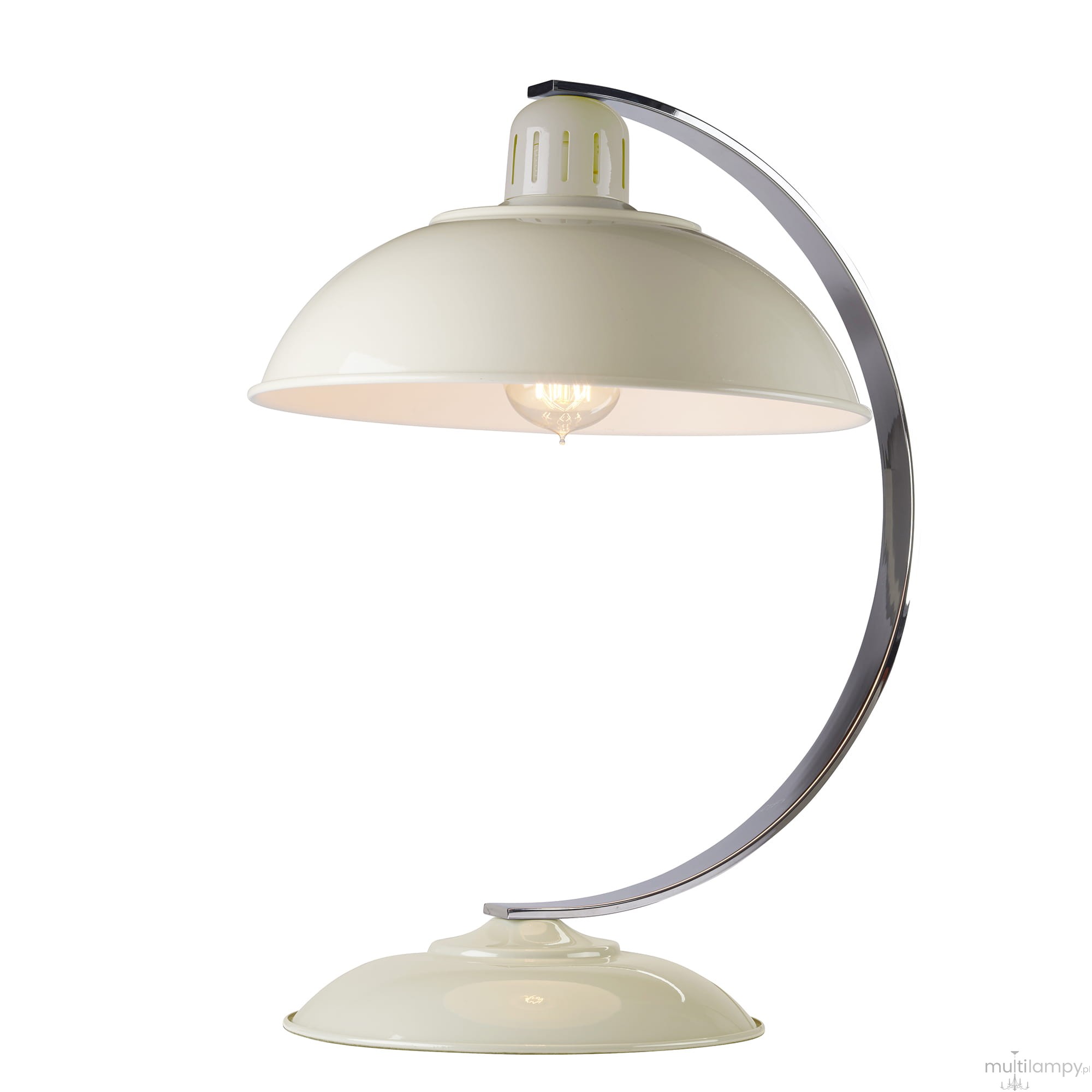 Kremowa lampka stołowa Franklin z metalowym, chromowanym łukiem. Okrągła podstawa i klosz w formie miski. Widoczna żarówka E27. Ujęcie z boku, stojąca na jednolitym tle.