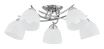 Lampa sufitowa Seva w chromie z pięcioma kloszami z matowego szkła. Klosze mają owalny kształt i są zamocowane na eleganckich, zakrzywionych ramionach. Całość montowana do sufitu, prezentowana z góry.