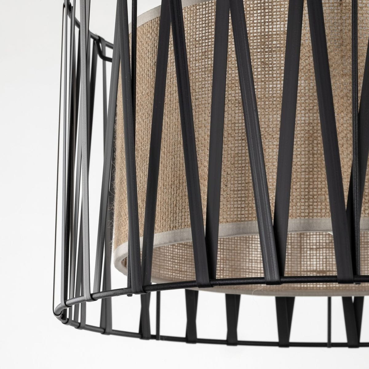 Lampa wisząca Harmony 1xE27 w kolorze czarnym i brązowym, z metalową siatką oraz dekoracyjnym abażurem w naturalnym odcieniu. Ujęcie zbliżeniowe, prezentujące detal konstrukcji i fakturę materiału.