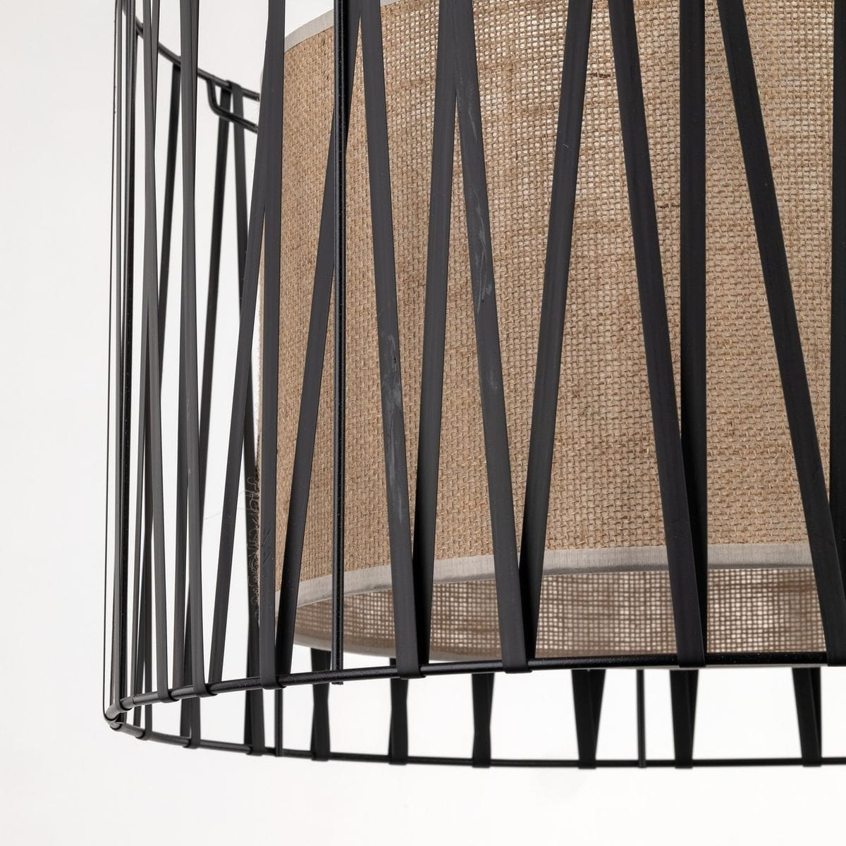 Lampa wisząca Harmony 3xE27 w kolorze czarnym z brązowym abażurem, o geometrycznej konstrukcji z metalowymi prętami i tekstylnym wykończeniem, widoczna z boku, podkreślająca nowoczesny styl.